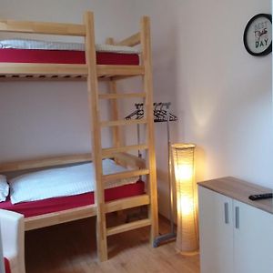 Kleine Kamer met Twee Aparte Bedden